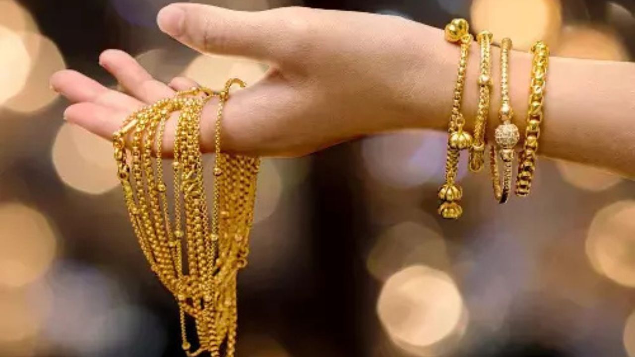Gold Price 2025: सोने की कीमत ने बनाया नया रिकॉर्ड, MCX पर 89,796 रुपये प्रति 10 ग्राम तक पहुंचा भाव