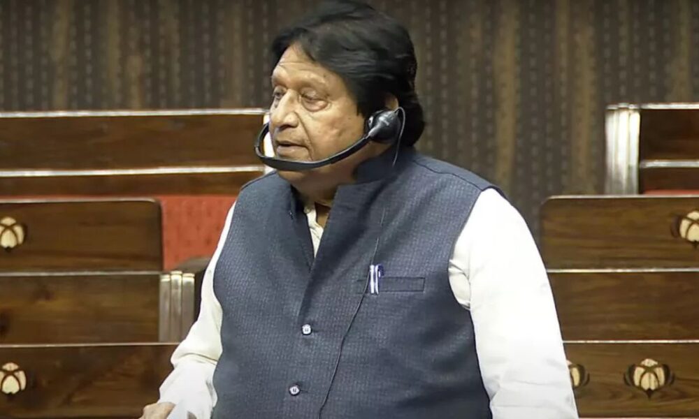 SP MP Controversy: Rana Sanga पर टिप्पणी से गरमाया माहौल, Karni Sena का विरोध, SP कार्यालय में हंगामा