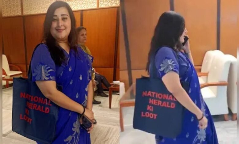 One Nation One Election: काले बैग की एंट्री से संसद में मचा बवाल क्या कांग्रेस की नींव हिलाने आया ये संदेश