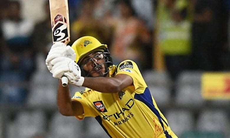IPL 2025: Ayush Mahatre की डेब्यू पारी ने स्टेडियम में मचाई हलचल क्या था बच्चा रोने का कारण?