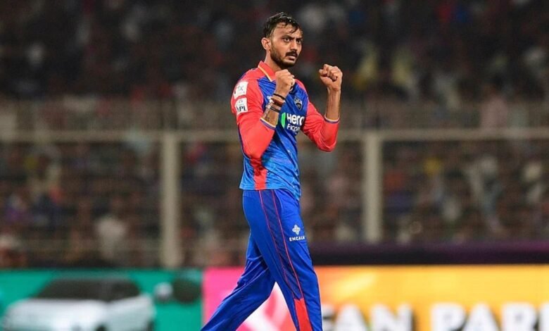 IPL 2025: Akshar Patel पर स्लो ओवर रेट के कारण जुर्माना! 12 लाख रुपये का फाइन