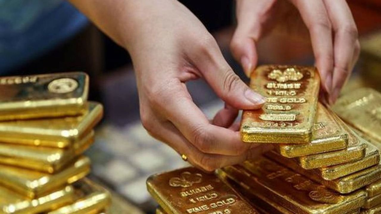Gold Price: महिलाओं की चिंता बढ़ी! सोने की कीमतों में उथल-पुथल! क्या है अगला कदम?