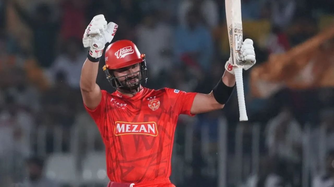 PSL 2025: साहिबजादा फरहान ने PSL में शतक लगाकर मचाया धमाल! बल्लेबाजी में रिकॉर्ड तोड़ा