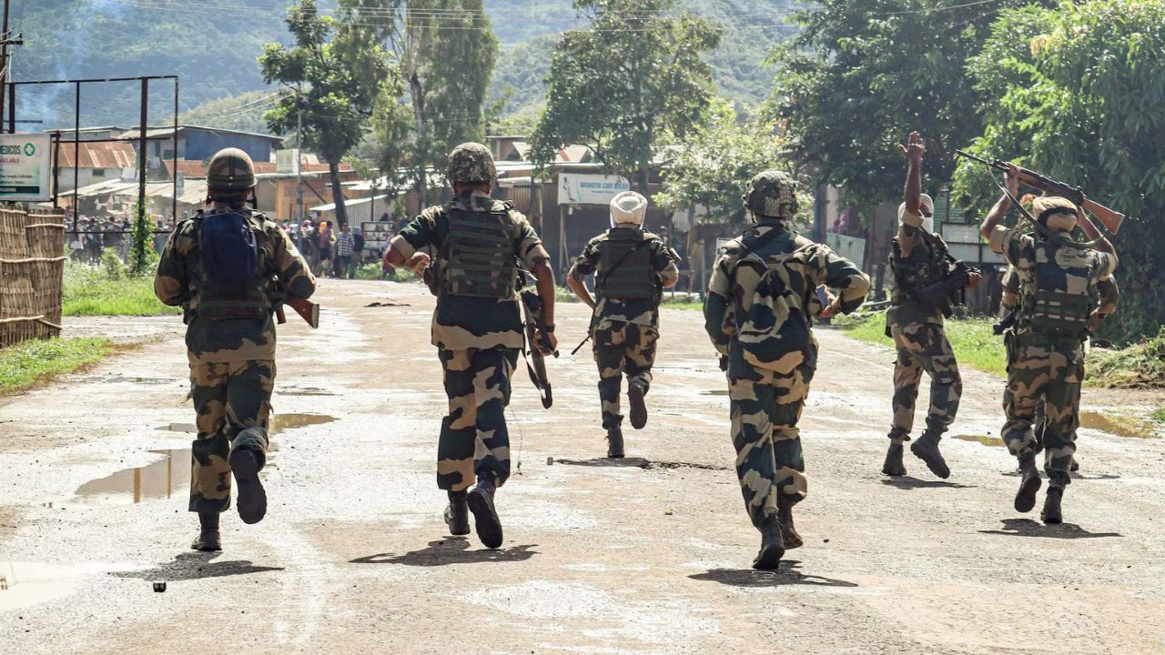 Manipur पुलिस में बड़ा उलटफेर! मणिपुर में आतंकी नेटवर्क पर कड़ी चोट, जबरन वसूली के आरोप में तीन गिरफ्तार