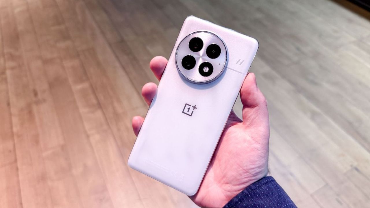 OnePlus ने फिर दिखाया अपना जलवा! Android 16 अपडेट के साथ यूज़र्स को मिलेगा नया अनुभव