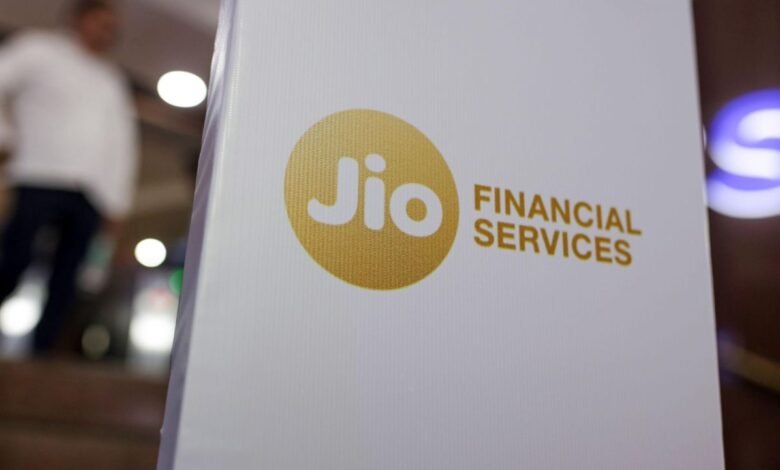 Jio Financial ने बढ़ाया मुनाफा लेकिन शेयर अब भी दबाव में, निवेशकों के लिए क्या है अगला कदम?