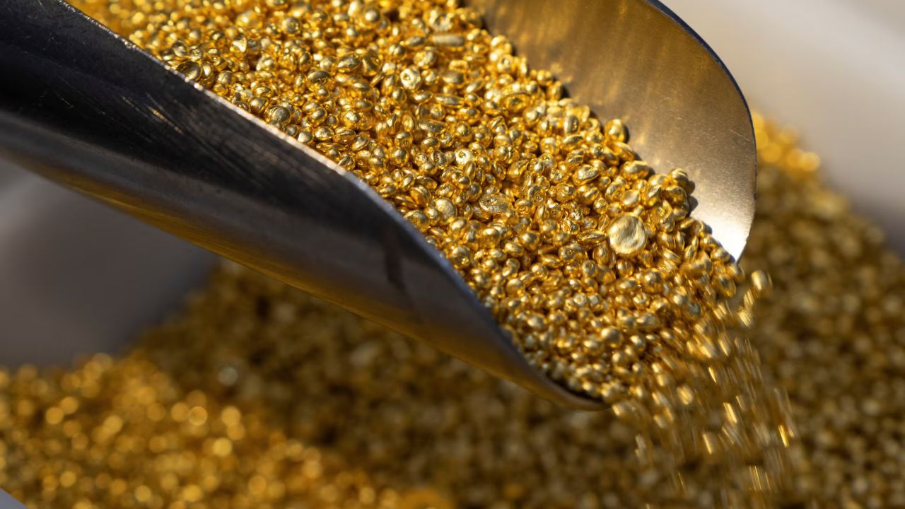 Gold Loan Calculator: सिर्फ 5 ग्राम सोने से कैसे मिल सकते हैं ₹30,000 जानिए गोल्ड लोन का चौंकाने वाला फॉर्मूला