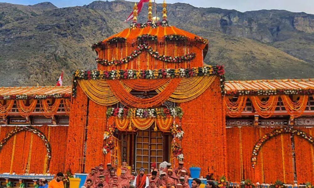 Badrinath Dham: चार धाम यात्रा के इस खास मौके पर बद्रीनाथ धाम के कपाट खुलने के बाद श्रद्धालुओं के दिलों में उमड़ी आस्था की लहर