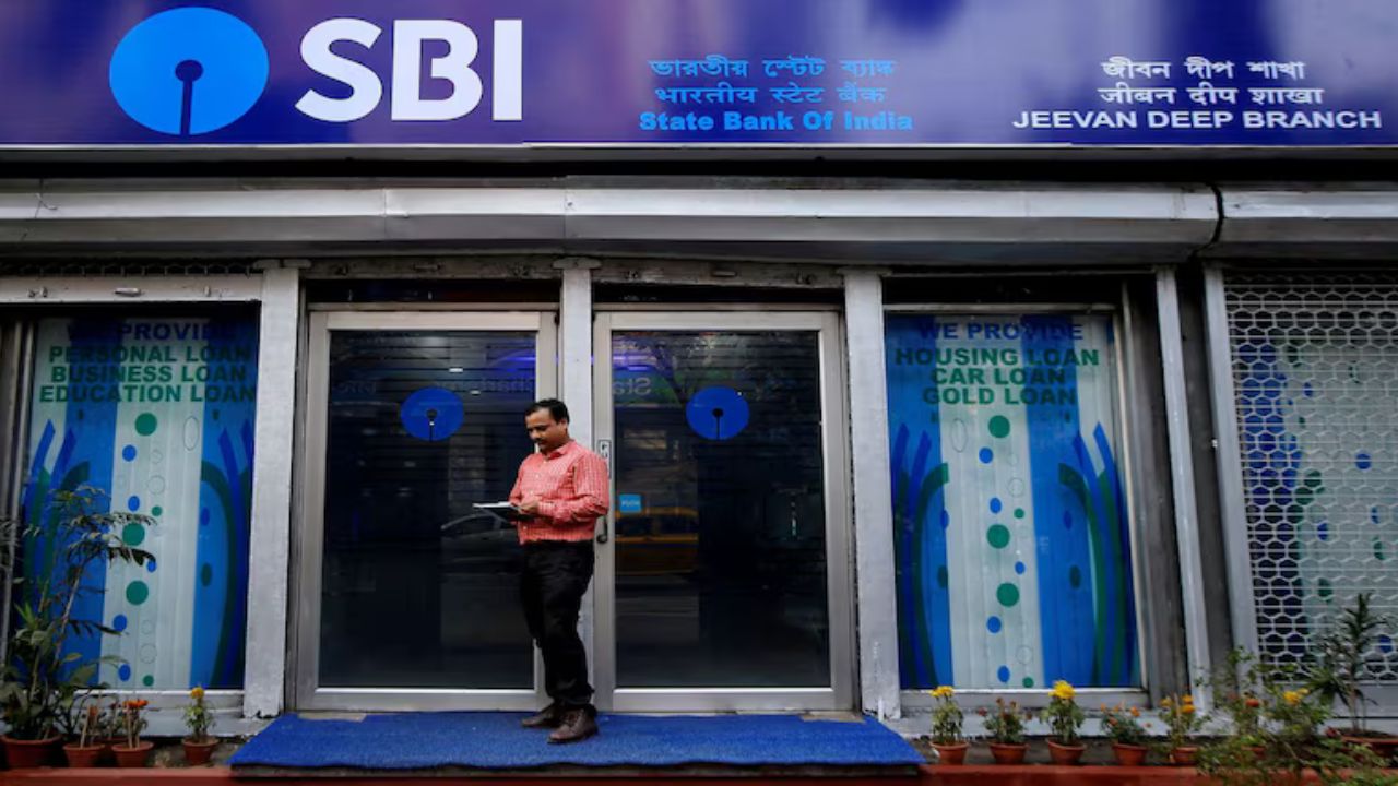 State Bank Of India: एफडी पर दोबारा गिरी ब्याज दरें एसबीआई की ताजा चाल से निवेशक हुए परेशान