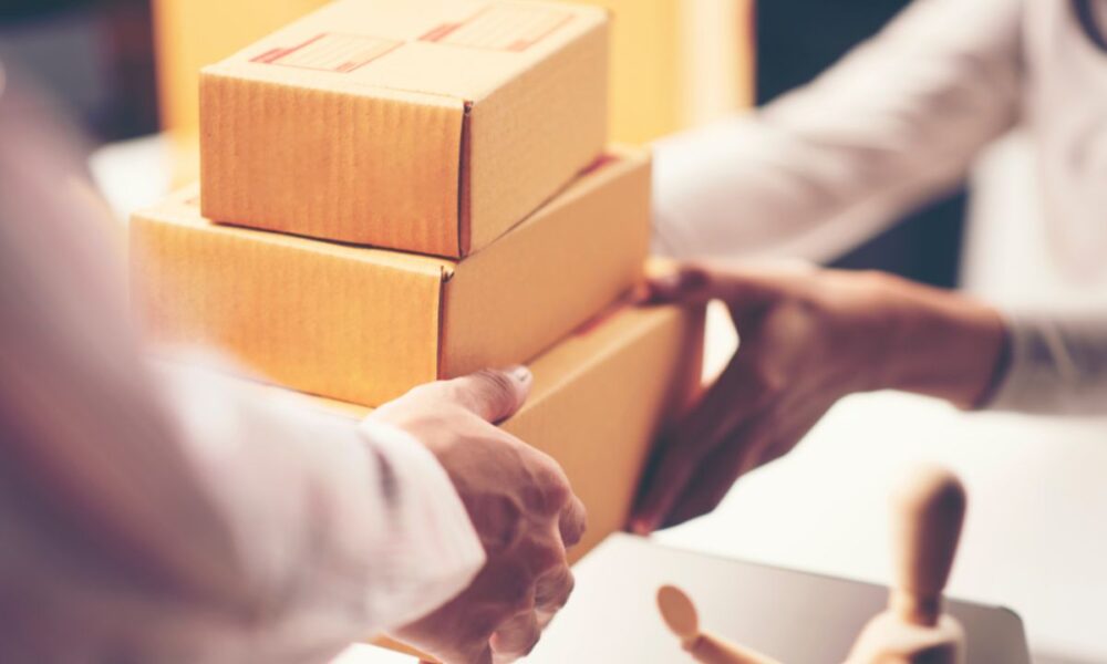 India Post Parcel: घर बैठे इंडिया पोस्ट का जादू पार्सल भेजना हुआ आसान! अब नहीं जाना पड़ेगा डाकघर