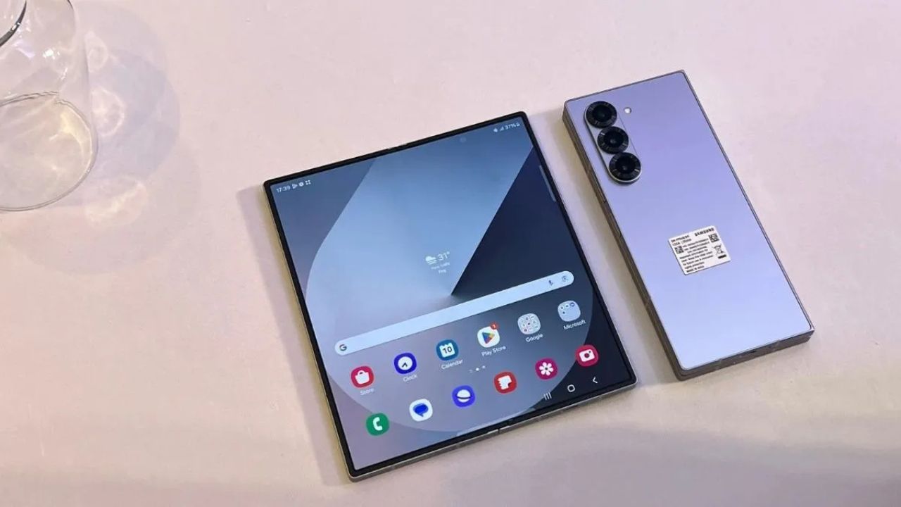 Samsung: तीन फोल्डेबल मॉडल्स की तैयारी क्या Galaxy Z Flip FE के आने से मार्केट में मचेगा हड़कंप सैमसंग का नया मास्टरप्लान