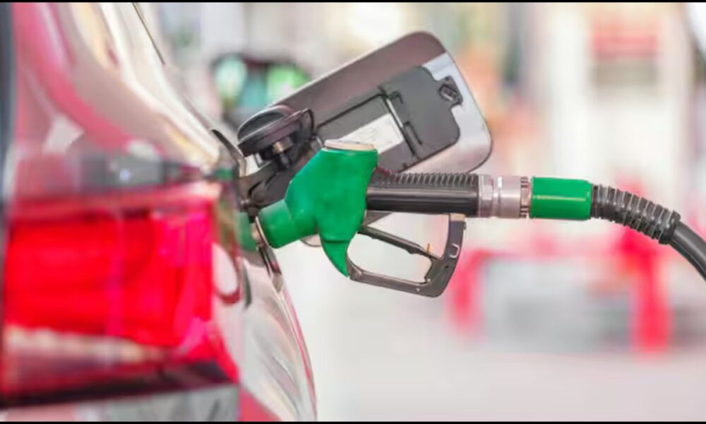 Petrol-Diesel Price: डीजल में 60 पैसे की गिरावट सिर्फ पटना में, बाकी राज्यों में क्यों स्थिरता?