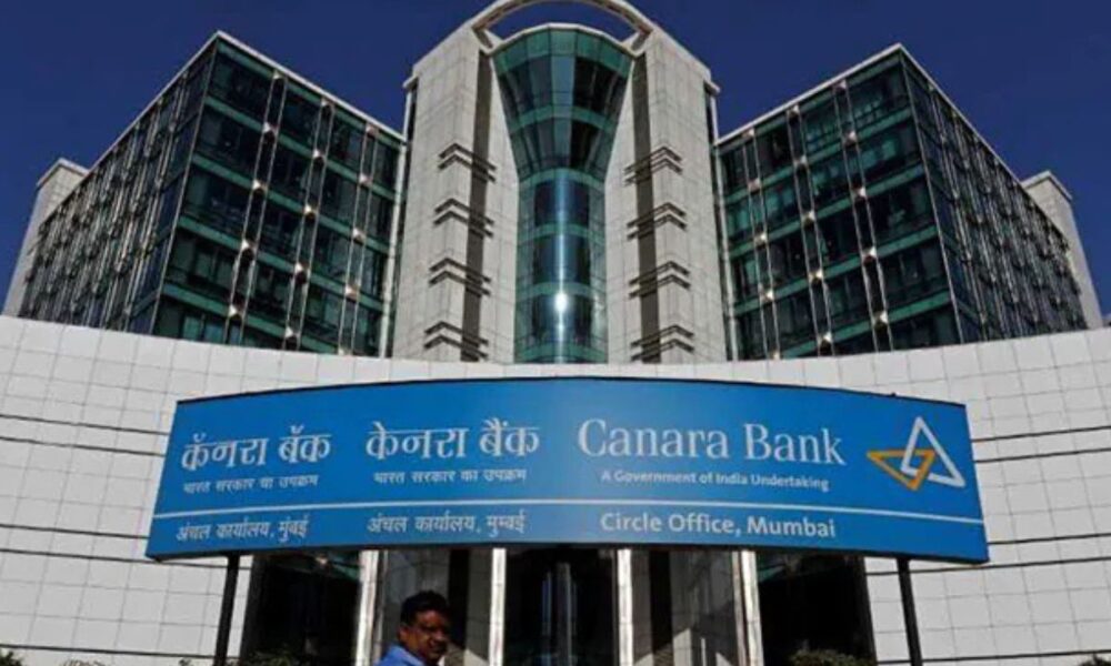Canara Bank का धमाकेदार फैसला मिनिमम बैलेंस रखने की टेंशन खत्म जानिए कैसे जुर्माने से मिली आज़ादी