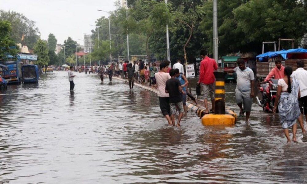 Weather Update: मानसून बना मुसीबत! हिमाचल से महाराष्ट्र तक बर्बादी के दृश्य, जानिए कहां कितना कहर बरपा
