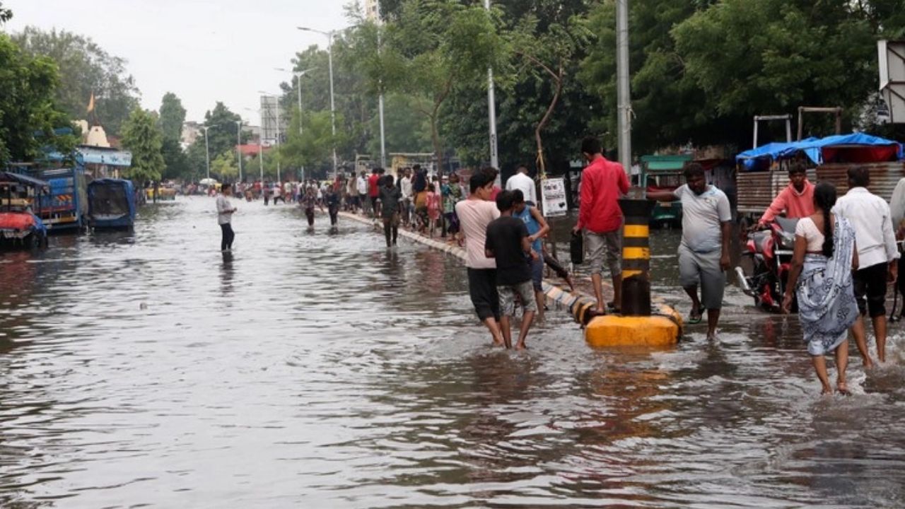 Weather Update: मानसून बना मुसीबत! हिमाचल से महाराष्ट्र तक बर्बादी के दृश्य, जानिए कहां कितना कहर बरपा