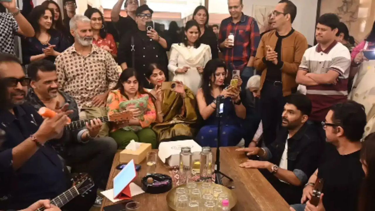 कॉमेडी छोड़ सुरों से किया कमाल, Aamir Khan की पार्टी में Kapil Sharma ने लूट ली महफिल