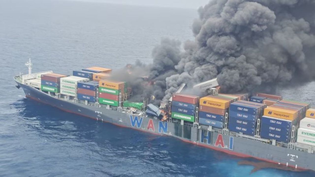 MT Yi Cheng 6: जलते जहाज को समुद्र में मिला 'भारत का तारणहार', INS टबर की रेस्क्यू कार्रवाई बनी मिसाल