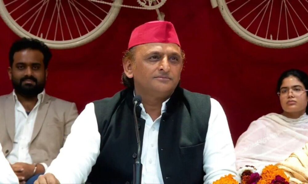 Akhilesh Yadav का बड़ा हमला! कुंभ में 37 या 82 मौतें की सच्चाई पर उठे सवाल