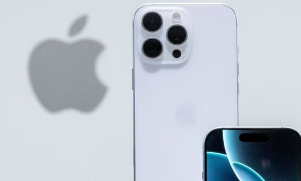 Apple का बड़ा दांव! अब देसी हाथों में होगी iPhone और MacBook की मरम्मत, क्या बदलेगा रिपेयरिंग का खेल