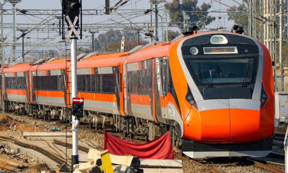 Shri Mata Vaishno Devi Katra-Srinagar Vande Bharat Express: पहाड़ों की बर्फ में भी दौड़ेगी वंदे भारत क्या आपने देखी है बर्फ पर चलने वाली यह सुपरट्रेन