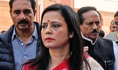 EC के खिलाफ सुप्रीम कोर्ट पहुंचीं Mahua Moitra, कहा- वोटरों को जानबूझकर बाहर किया जा रहा है