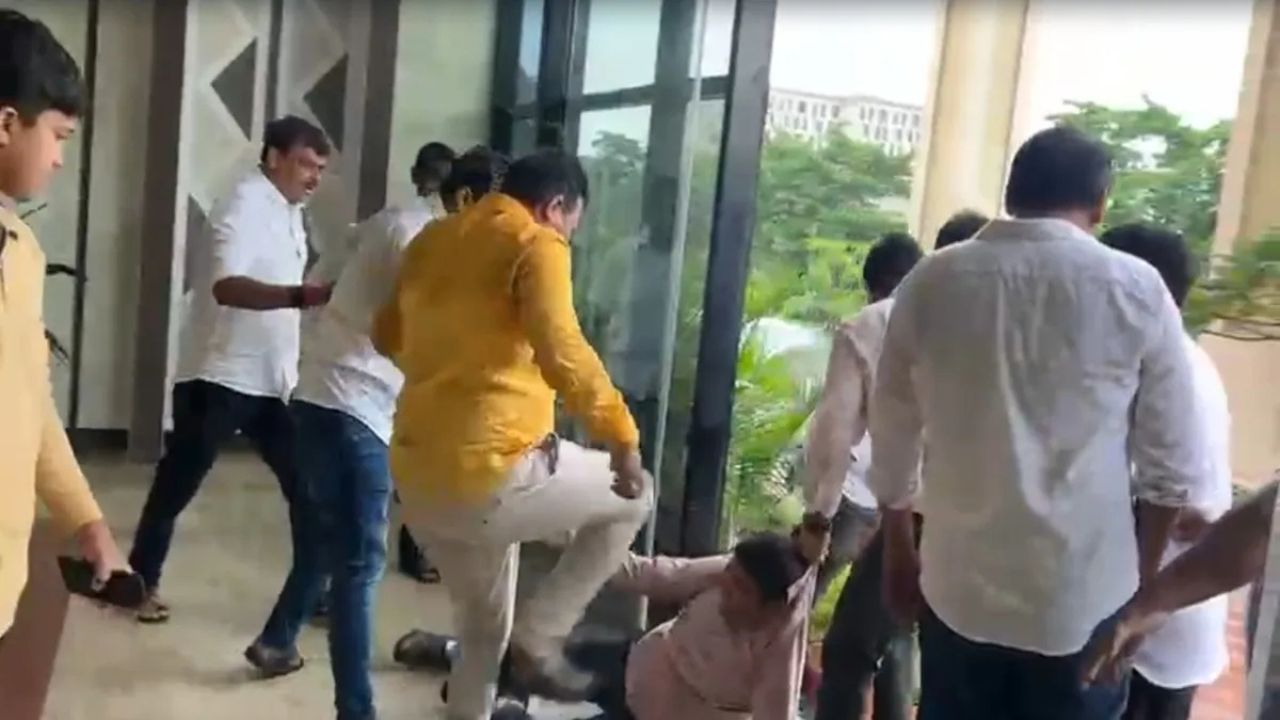 Bhubaneswar: नगर निगम मुख्यालय में मचा हड़कंप! सीनियर अफसर पर हुआ हमला, पूरे प्रशासन ने उठाया बड़ा कदम