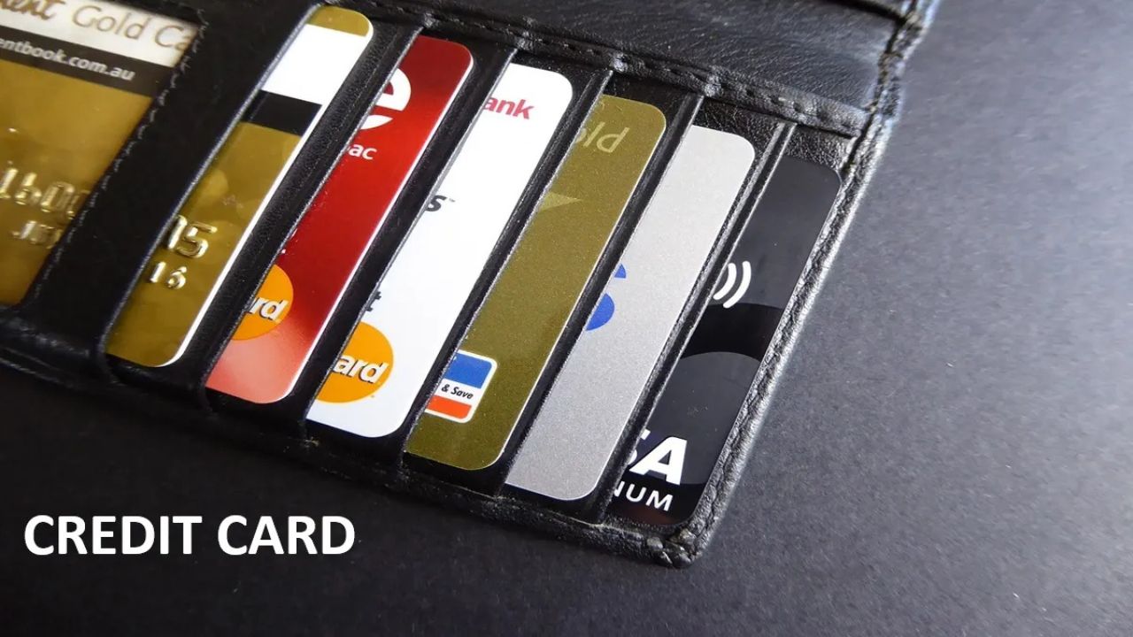 Credit Card बना वरदान या अभिशाप? जानिए कैसे बचें ब्याज के दलदल से!