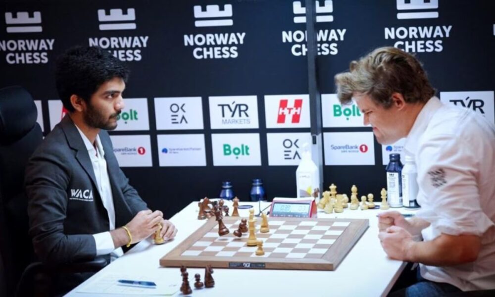 Grand Chess Tournament: "कमज़ोर" कहने वाले कार्लसन को गुकेश ने सिखाया सबक, चालें ऐसी चलीं कि दुनिया देखती रह गई