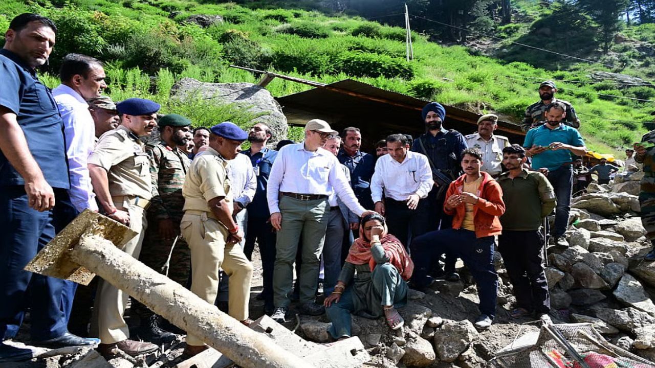 Kishtwar cloudburst: चौथे दिन भी मलबे में दबे अपनों की तलाश में गांववाले! सीएम उमर को सुनाई खरी-खोटी बोले- हमें कुछ नहीं चाहिए, बस शव लौटा दो