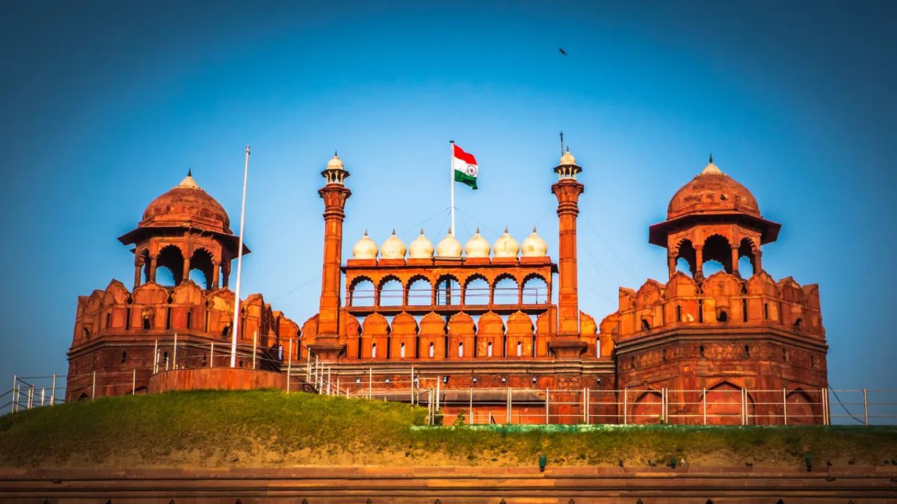 Independence Day 2025: 79वें स्वतंत्रता दिवस के आमंत्रण कार्ड में ऑपरेशन सिंदूर और चिनाब ब्रिज की खास तस्वीर