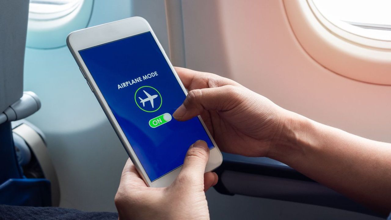 सिर्फ उड़ानों के लिए नहीं है Flight Mode! जानिए इसके 5 चमत्कारी इस्तेमाल