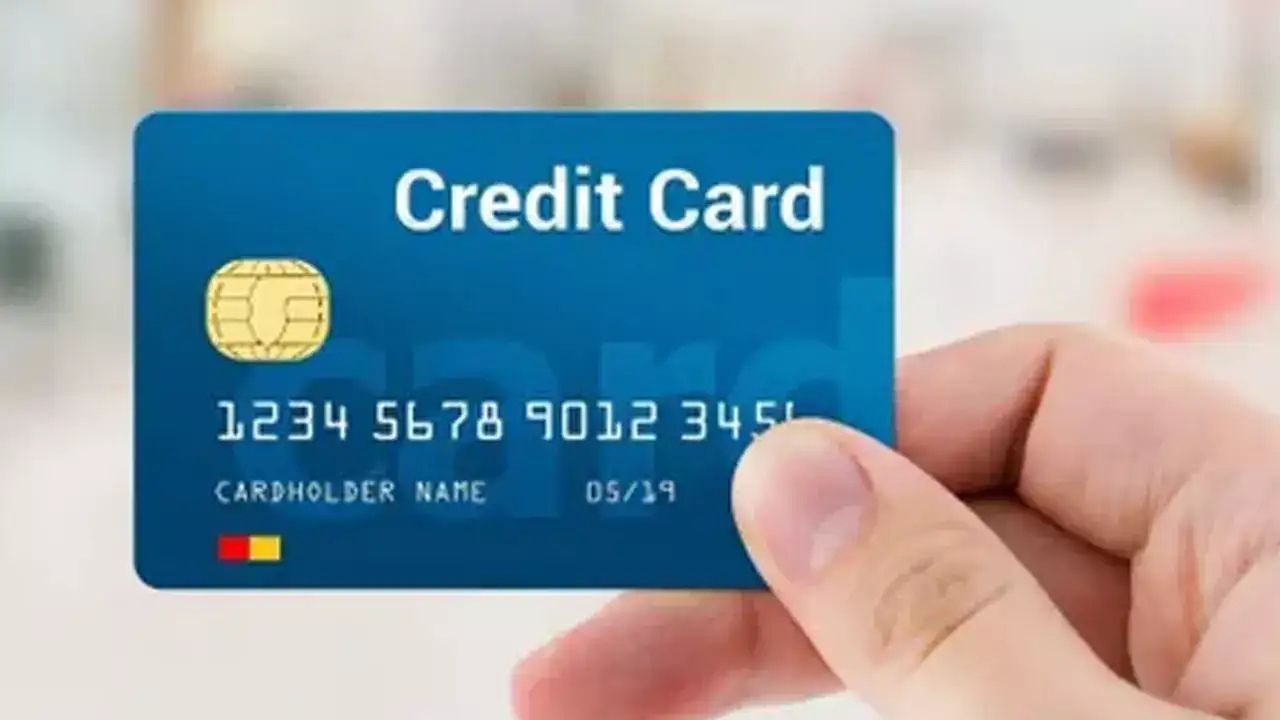 Credit Card ने युवाओं को बनाया कर्ज का कैदी! जानिए कैसे फंसते हैं लोग जाल में