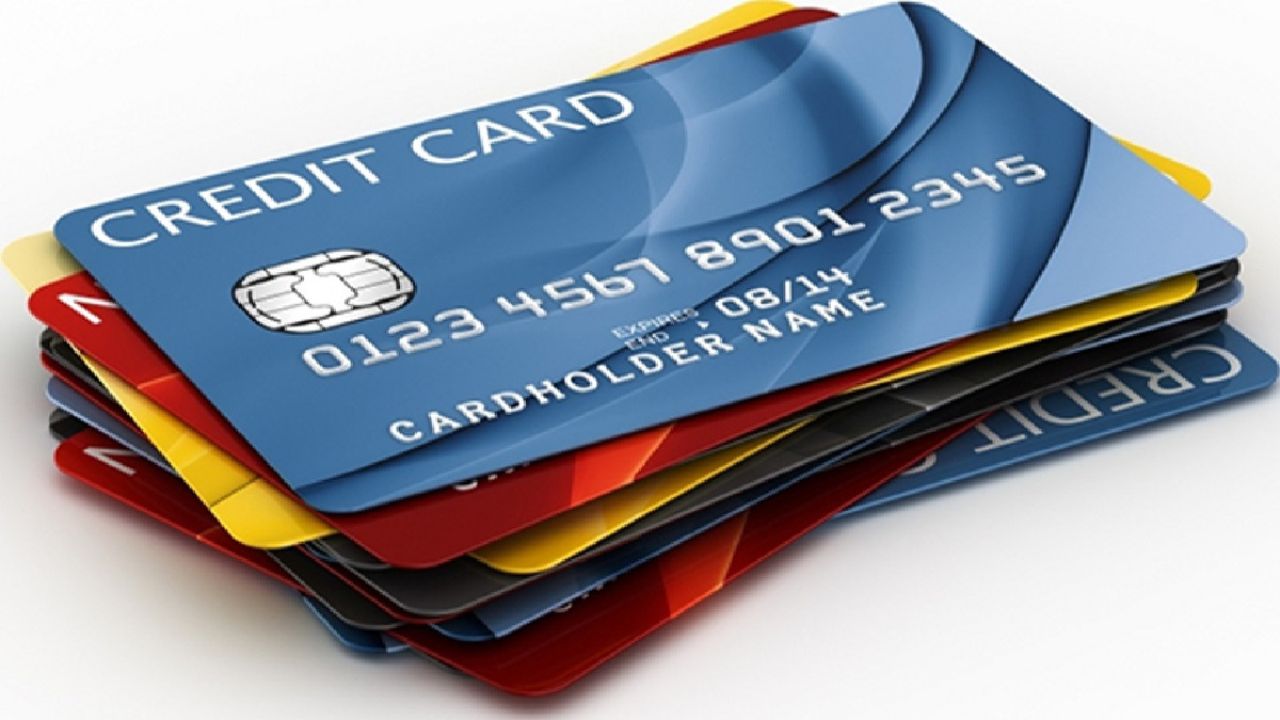 Credit Card ने युवाओं को बनाया कर्ज का कैदी! जानिए कैसे फंसते हैं लोग जाल में