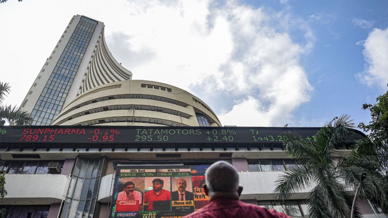Stock Market: सेंसेक्स 82 हजार के पार, निफ्टी में भी जोरदार तेजी, जानें कौन-कौन सी कंपनियों ने बढ़ाया बाजार