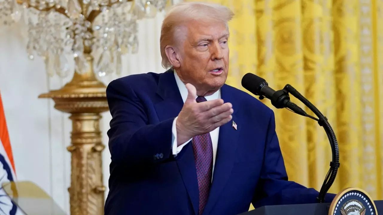 Donald Trump ने टैरिफ में किया बड़ा बदलाव, इन सामानों को मिली छूट, दुनिया हुई हैरान!