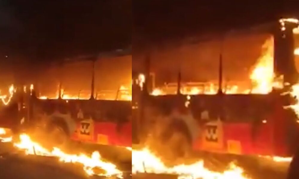 Bengaluru Bus Fire: चलती BMTC बस अचानक आग की लपटों में, कैसे बचा ड्राइवर और यात्री
