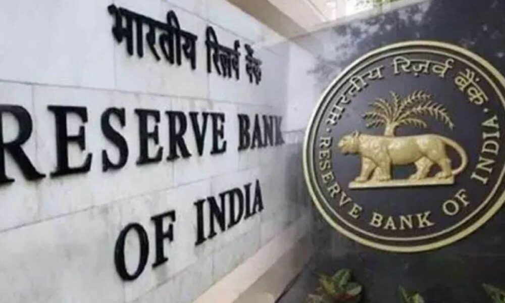 RBI ने डॉलर बाजार में बढ़ाई गतिविधि, रुपये को मजबूत करने के लिए उठाया अहम कदम, जानें असर क्यों पड़ा