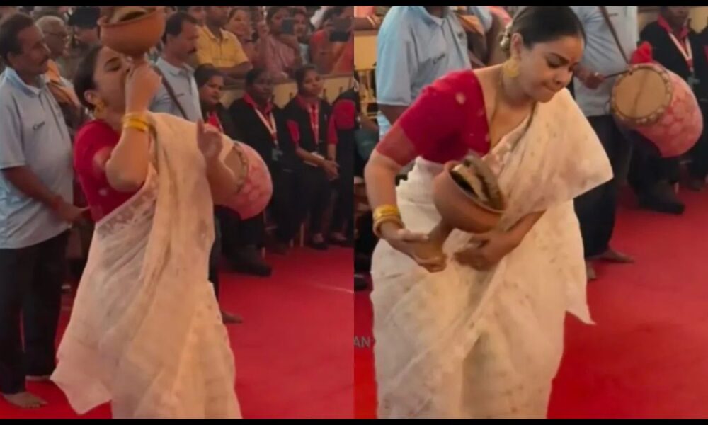 मुंबई दुर्गा पूजा में Sumona Chakraborty का धुनुची डांस वायरल, चिंगारी से मची अफरा-तफरी देख भक्त भी चौंके