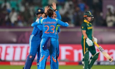 Women's World Cup IND vs SA: क्रांति गौड़ ने वुमेंस वर्ल्ड कप में एक हाथ से लिया ऐसा कैच, बल्लेबाज चौंके और फैंस बोले 'हैंड ऑफ गौड़'