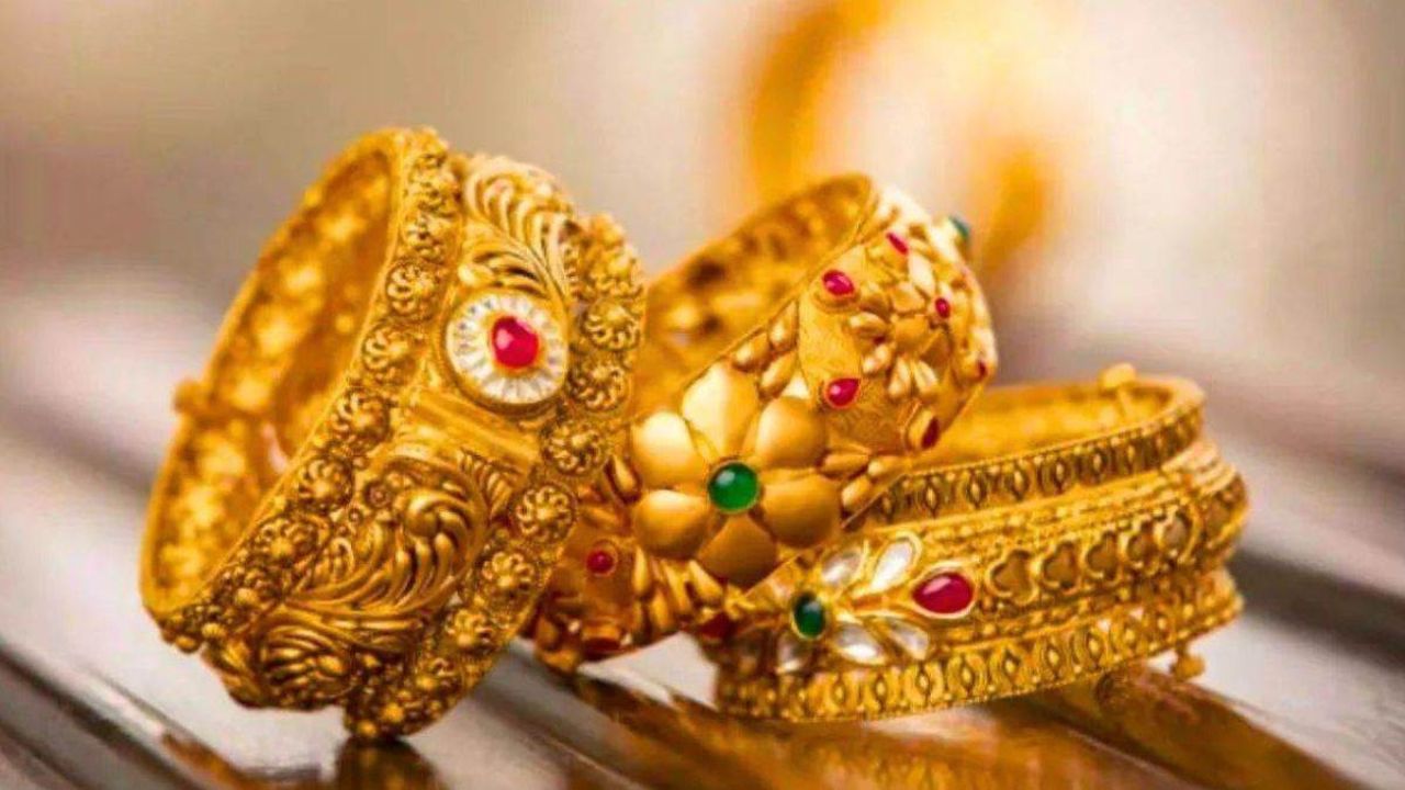सोने और चांदी की कीमतों में गिरावट, दिसंबर सोना ₹1,17,334 प्रति 10 ग्राम, निवेशकों में हलचल शुरू
