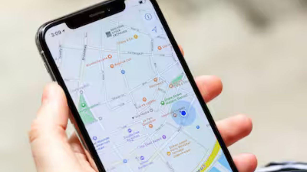 iOS 26 में Apple Maps का Visited Places फीचर कर रहा लोकेशन ट्रैक, प्राइवेसी खतरे में, तुरंत बंद करें