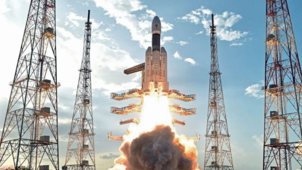 ISRO का बड़ा मिशन! LVM3 से लॉन्च होगा 4400 किलो का CMS-03 सैटेलाइट. नौसेना की ताकत बढ़ेगी