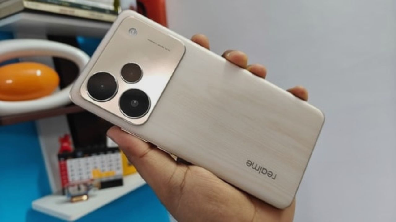 Realme P4 5G अब मात्र ₹14,999 में, 7000mAh बैटरी और 144Hz AMOLED डिस्प्ले के साथ शानदार डील