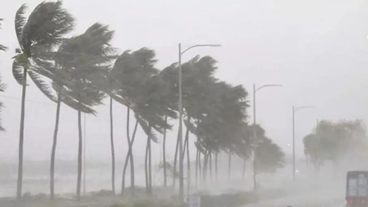 Cyclone Montha का कहर जारी! यूपी-बिहार में बारिश से बढ़ी ठंड, मौसम विभाग ने जारी किया अलर्ट