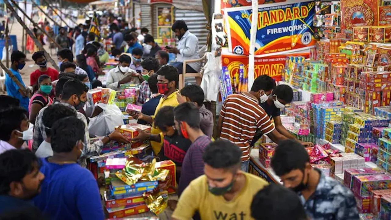 सुप्रीम कोर्ट का बड़ा फैसला! दिल्ली-एनसीआर में ग्रीन पटाखों की अनुमति, केवल 18 से 21 अक्टूबर तक पर्यावरण के साथ संतुलन