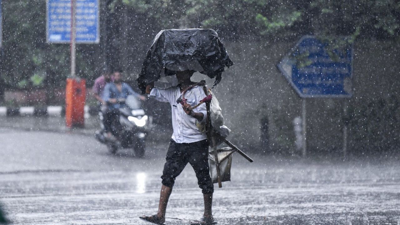 WEATHER UPDATE: उत्तर भारत में सर्दी का आगमन, दिल्ली में ठंडी सुबह और रात, तापमान सामान्य से नीचे, बारिश की संभावना नहीं