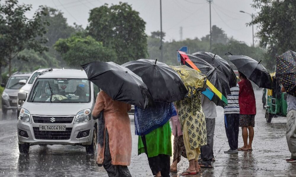 Weather Update: दिल्ली में मौसम रहेगा सामान्य, जबकि उत्तर भारत में बढ़ती ठंड और दक्षिण में बारिश का अनुमान, मौसम विभाग की चेतावनी