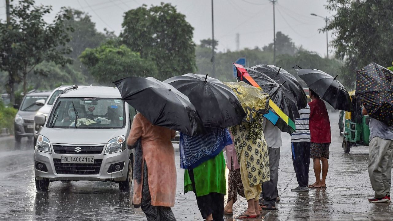 Weather Update: दिल्ली में मौसम रहेगा सामान्य, जबकि उत्तर भारत में बढ़ती ठंड और दक्षिण में बारिश का अनुमान, मौसम विभाग की चेतावनी