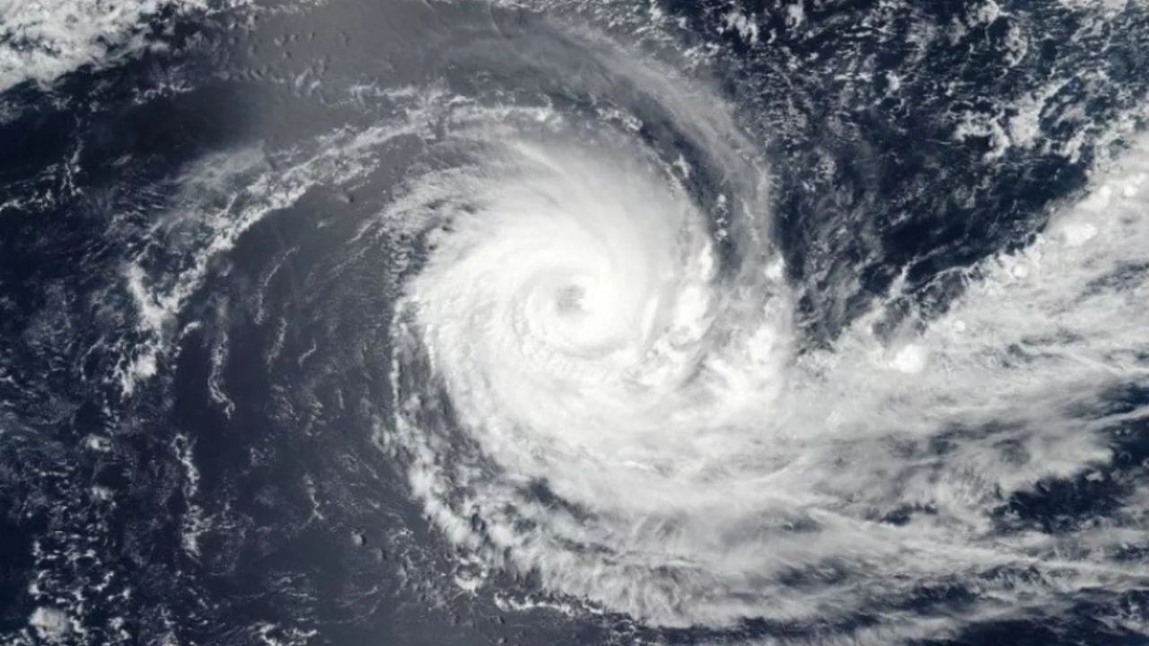 Cyclone Shakti: अरब सागर में बन रहा चक्रवात 'शक्ति', गुजरात और महाराष्ट्र में भारी बारिश और 65 किमी प्रति घंटे की तेज हवाओं की चेतावनी