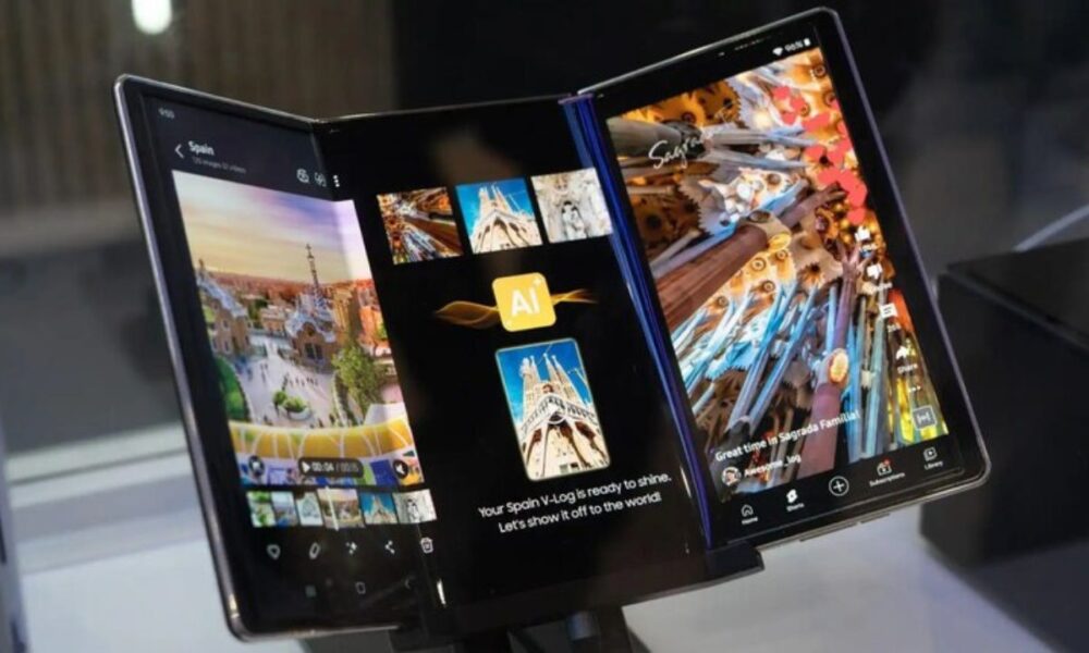 Samsung का ट्रिफोल्ड फोन लीक हुआ, iPhone 17 Pro Max से तुलना होने वाली, जानिए कितना महंगा!